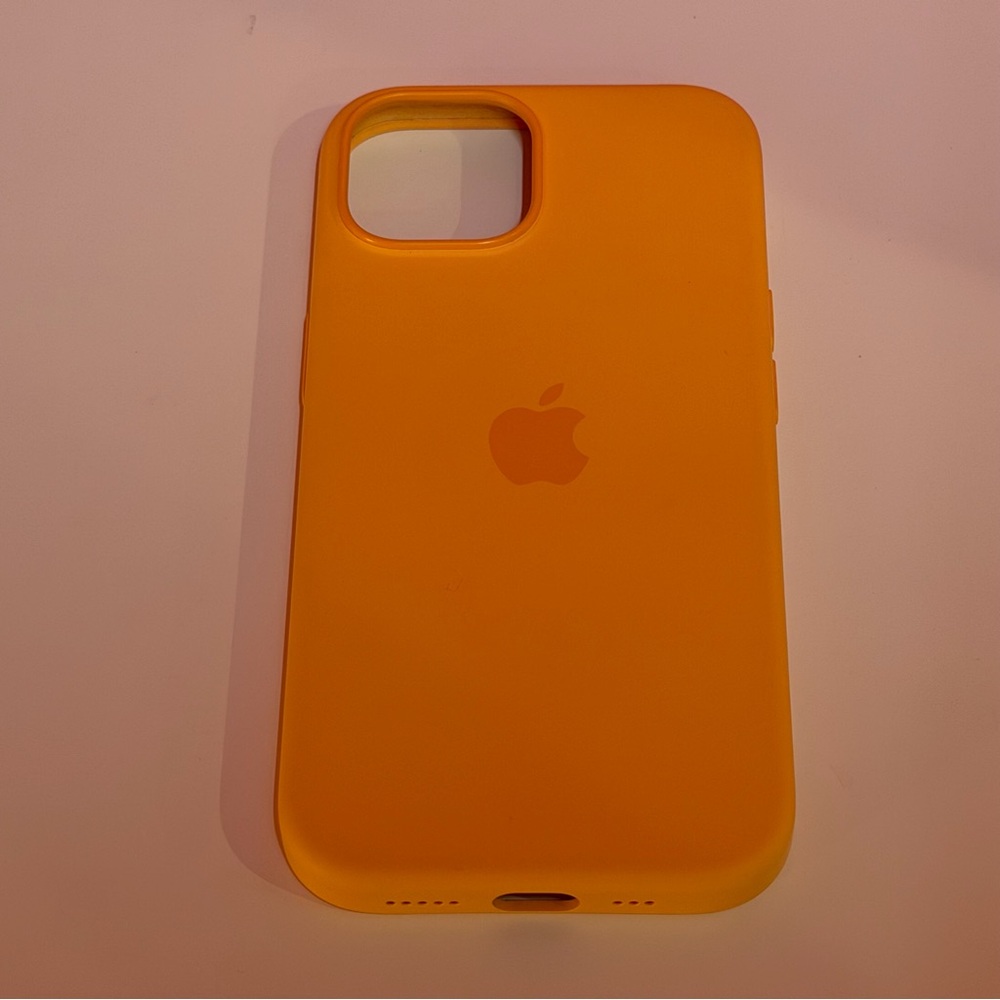 Apple iPhone 15 Silicone Case Orange Sorbet - Picture 2 of 11